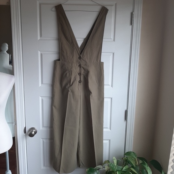 Olive Green Deep V-Neck Cropped Jumpsuit - Picture 5 of 7